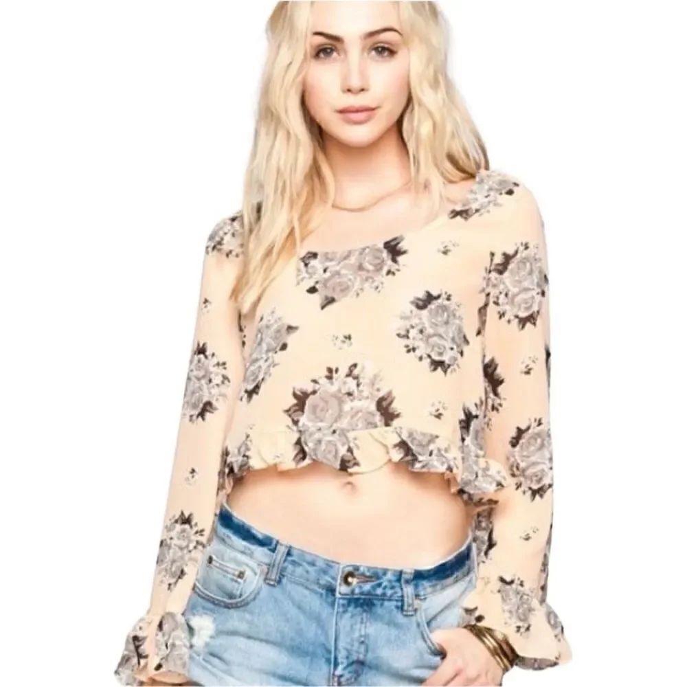 Ali & Kris bell sleeve cropped top sheer floral size medium